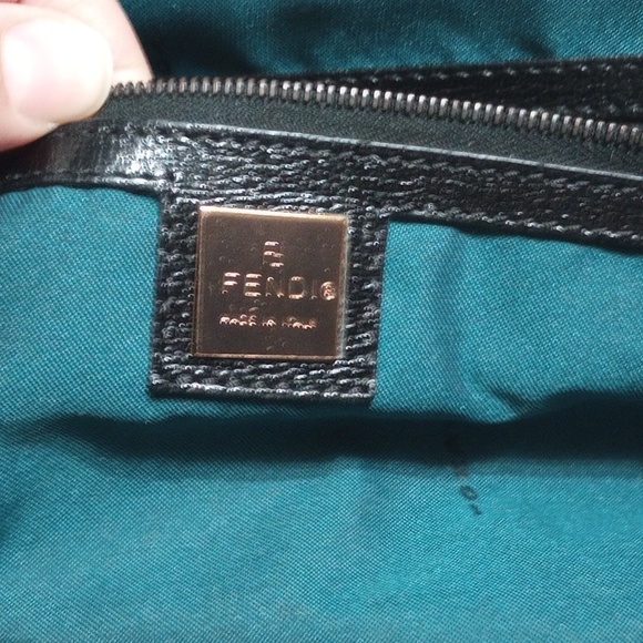 Like new vintage Blk Fendi bowling bag - Picture 3 of 7